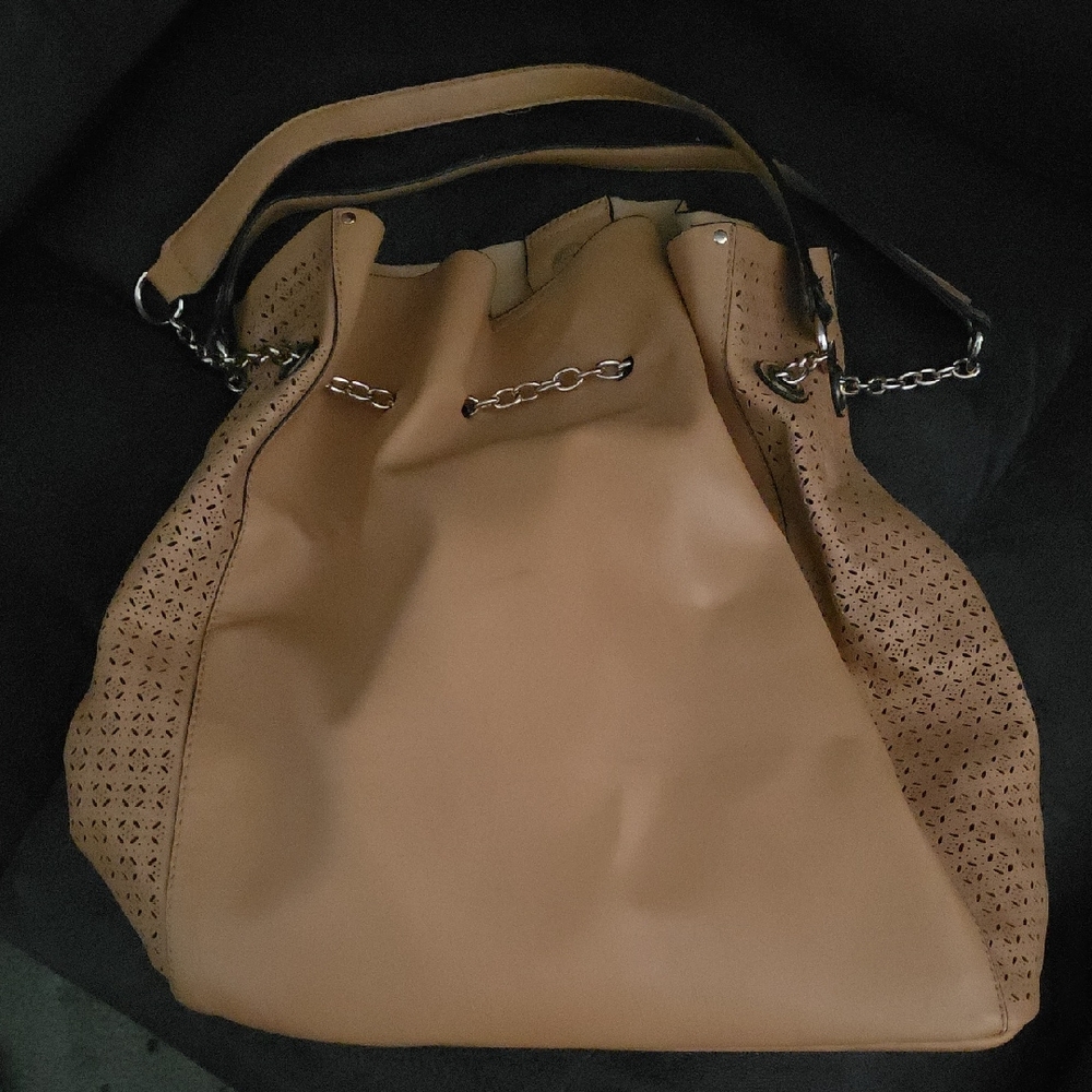 Chic Tan Shoulder Bag with Chain Detail